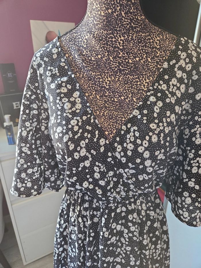 Robe à Fleur 🌸 Noir et Blanche de chez shein en taille S - photo numéro 3