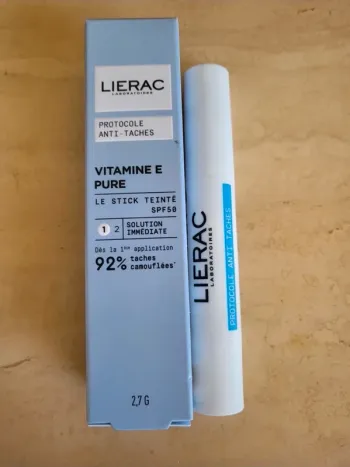 Lierac stick teinté anti tâche