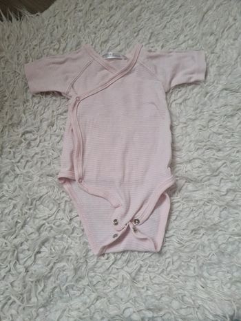 Bodie 6 mois manche courte très bon etat