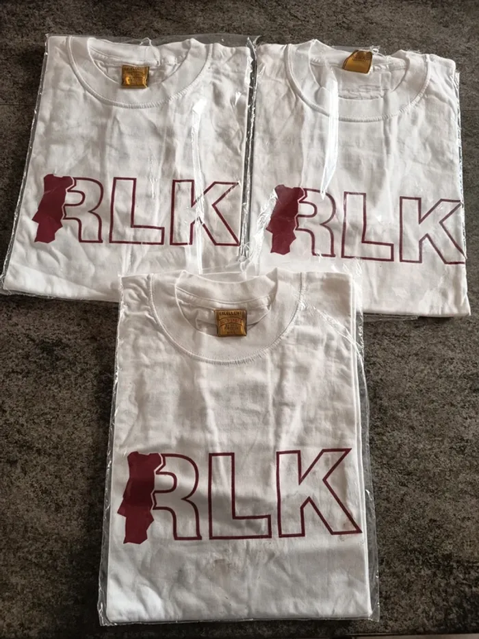 Lot de 3 t-shirts identiques taille L gold label