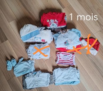 Lot de 19 articles bébé garçon taille 1 mois