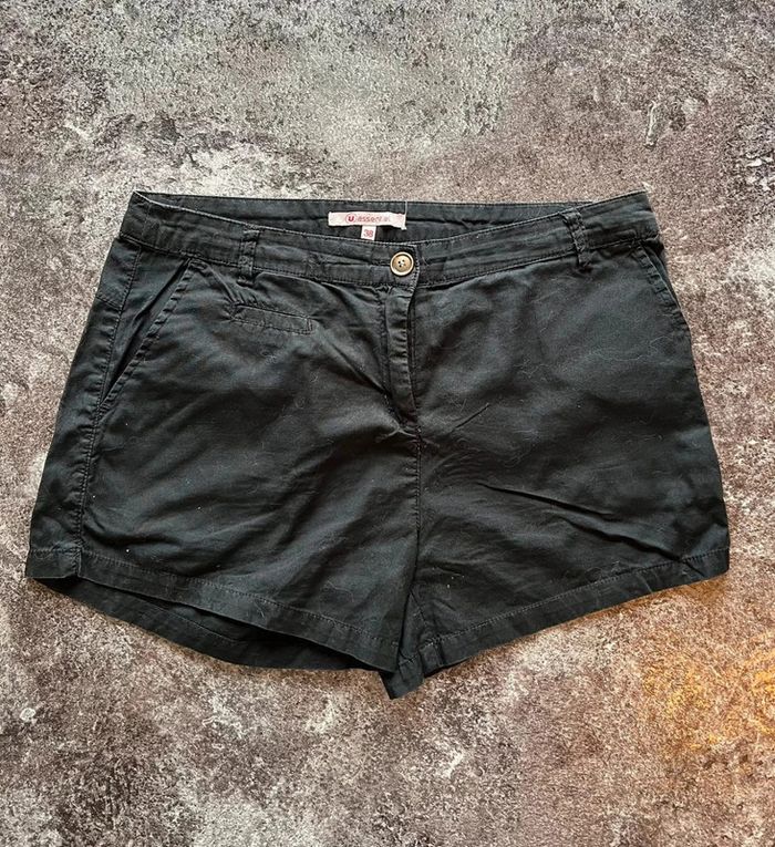 Short noir femme taille M Women's black shorts Pantaloncini neri da donna Schwarze Shorts für Damen