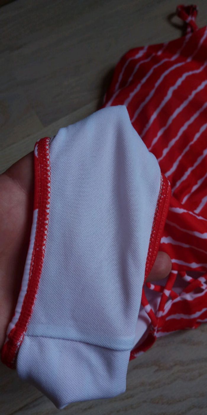 Maillot de bain rouge rayures blanches - photo numéro 6