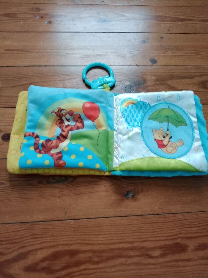 Livre tissu Winnie l'ourson Tomy Disney - photo numéro 3