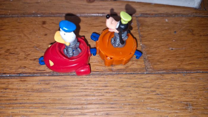 Lot figurines disney : donald et dingo dans un vaisseau - photo numéro 2