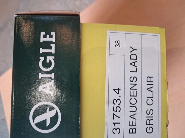 Aigle chaussures de marche randonnée P.38 neuves - photo numéro 10