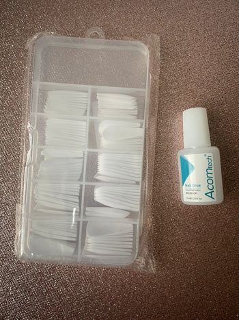 100x faux ongles blancs + colle