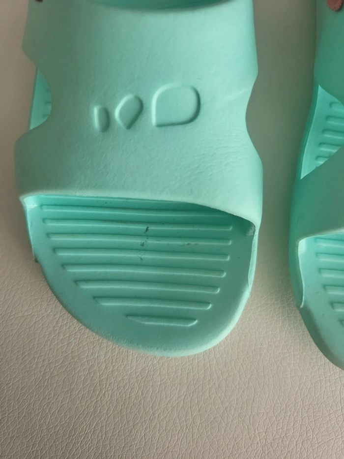 Claquettes plage/piscine fille 27/28 Nabaiji peu portées - photo numéro 4