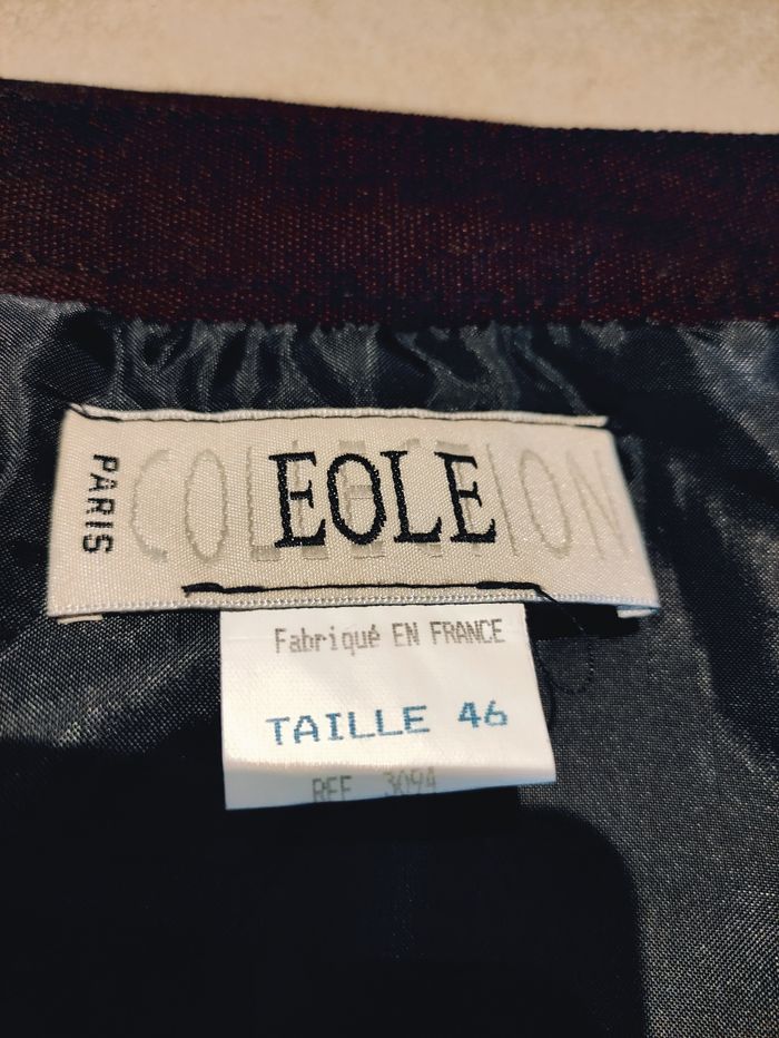 Jupe noire avec reflet et motifs rouges - photo numéro 3