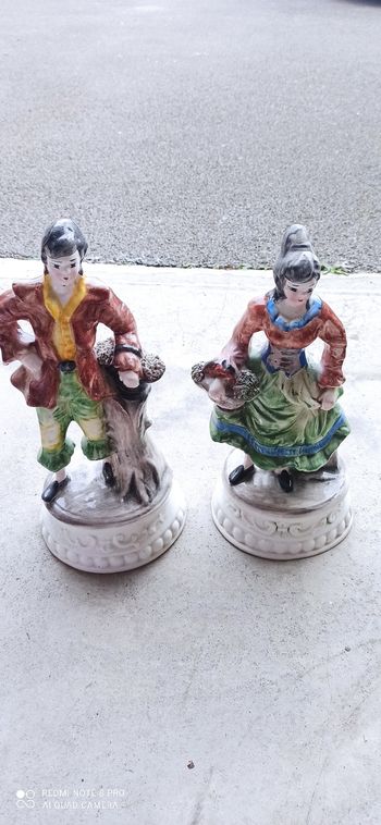 2 statues homme et femme