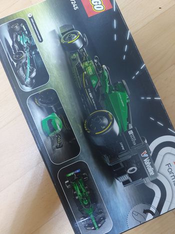 Lego coffret formule 1 Aston Martin 269 pièces neuf