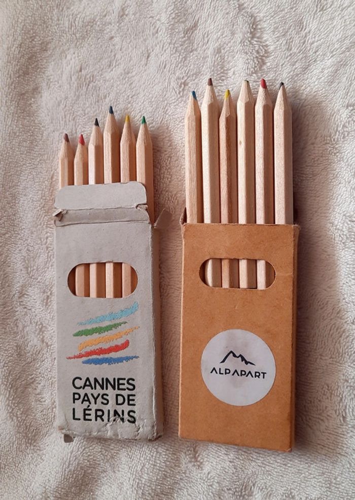 Lot de crayons de couleurs