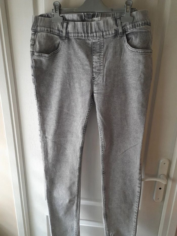 Jean super skinny gris