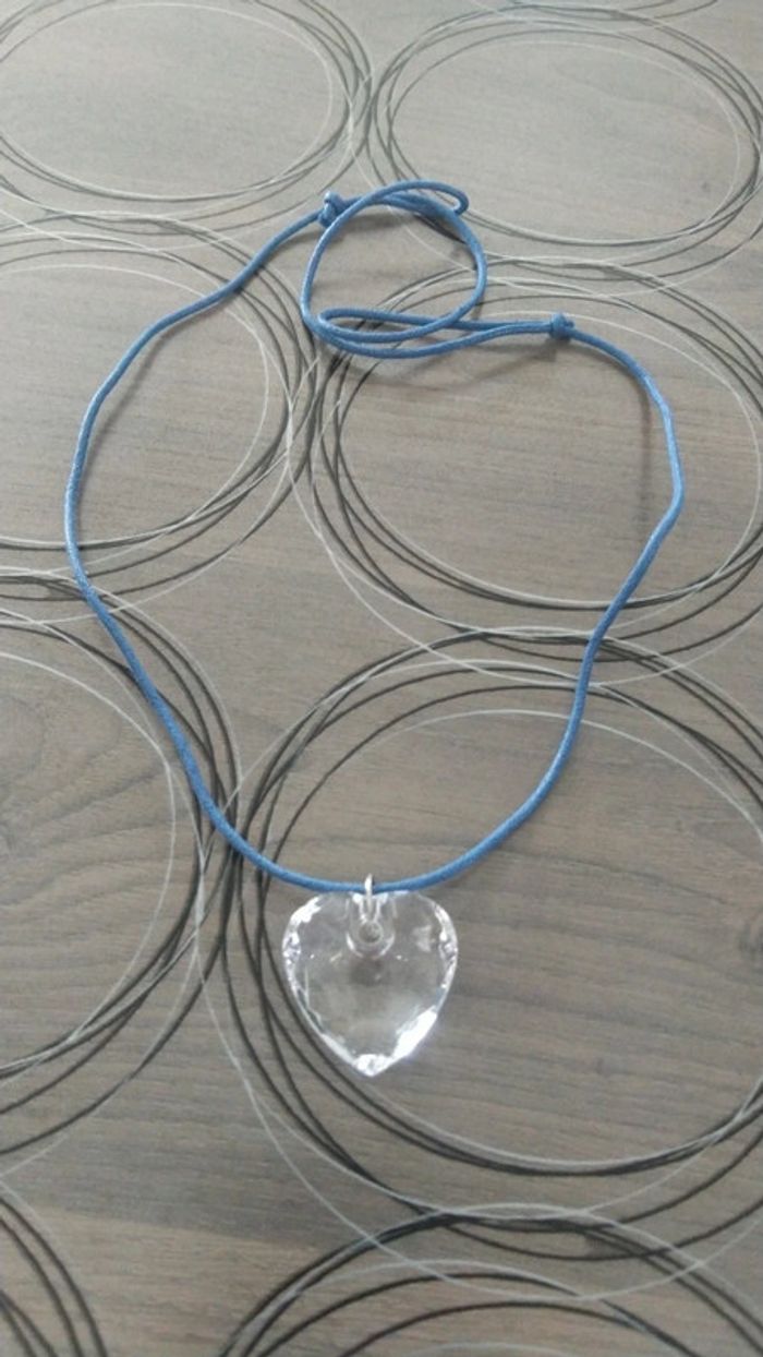 Collier complètement neuf