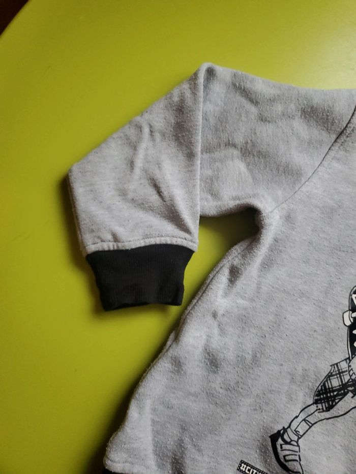 Pull à capuche 5 ans - photo numéro 4