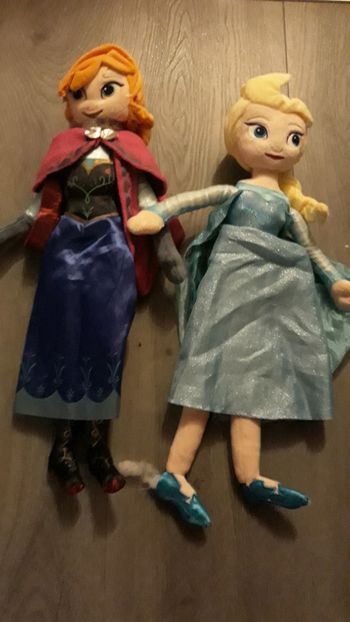 Lot de 2 poupées en mousse Reine des Neiges