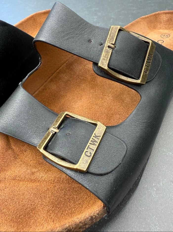 Paire de sandales - photo numéro 3