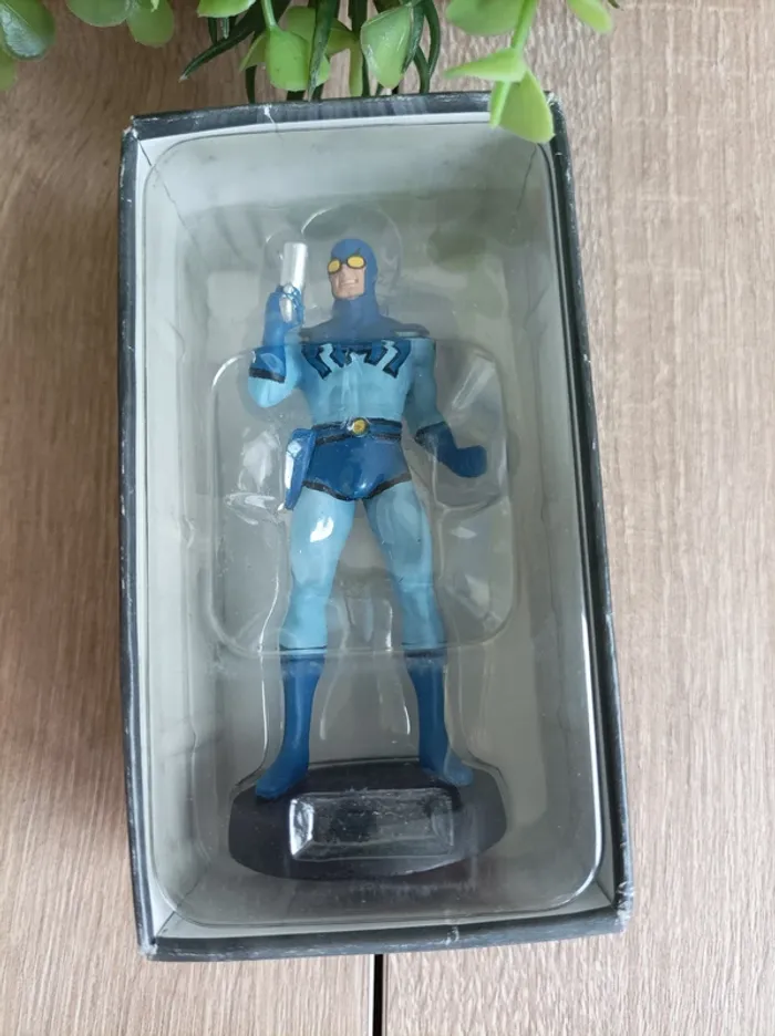 Figurine Blue Beetle DC Comics Eaglemoss Super Hero - photo numéro 3