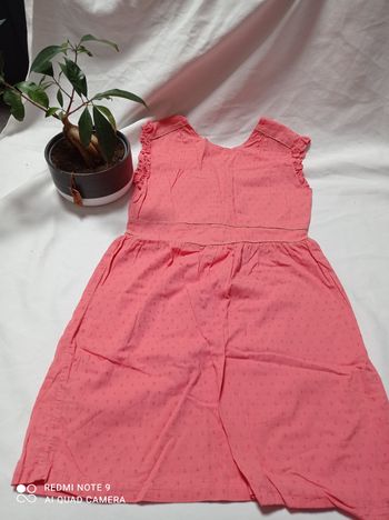 Jolie robe liseré doré