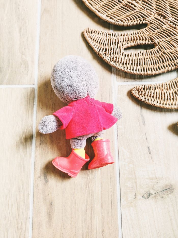 🐧 Peluche T'choupi - "T'choupi sous la pluie" - photo numéro 3