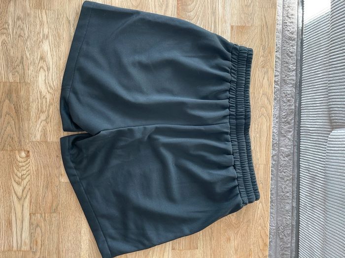 Short homme noir - photo numéro 5