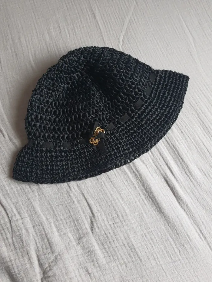 Chapeau noir raphia