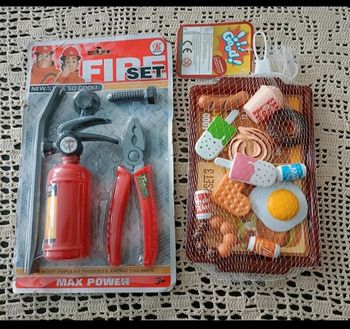 1 équipement de sauvetage et 1 dinette breakfast