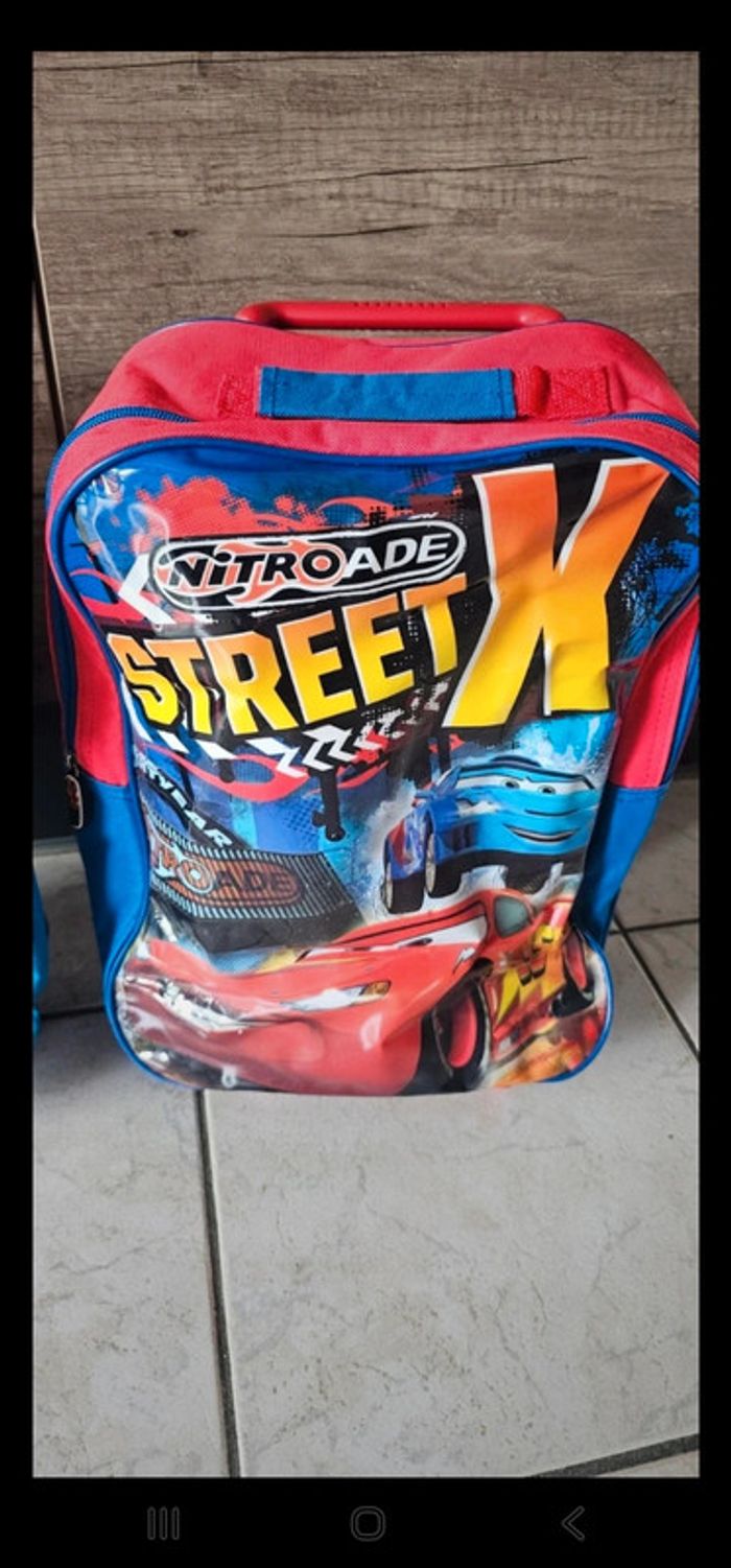Petit sac a roulettes cars