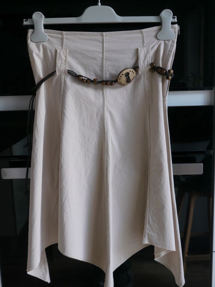 Jupe beige asymétrique Cache cache avec bel accessoire - photo numéro 4