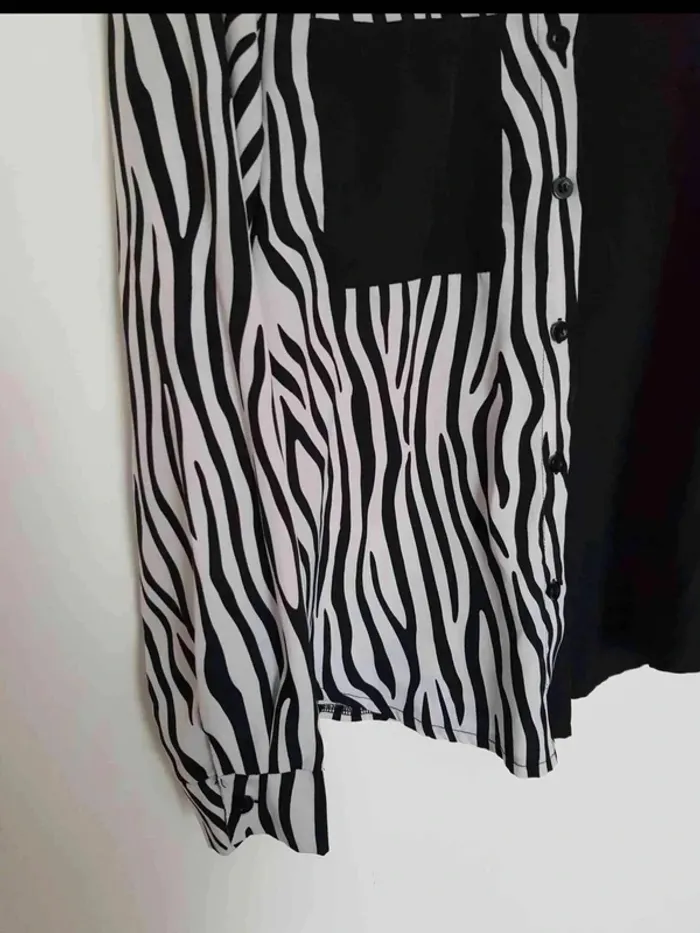 Chemise  shein motif  asymétrique taille 38 - photo numéro 3