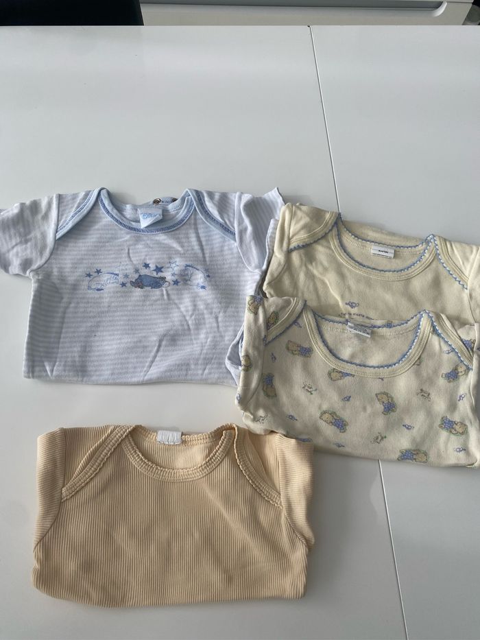 Lot bodies 18 /24 mois