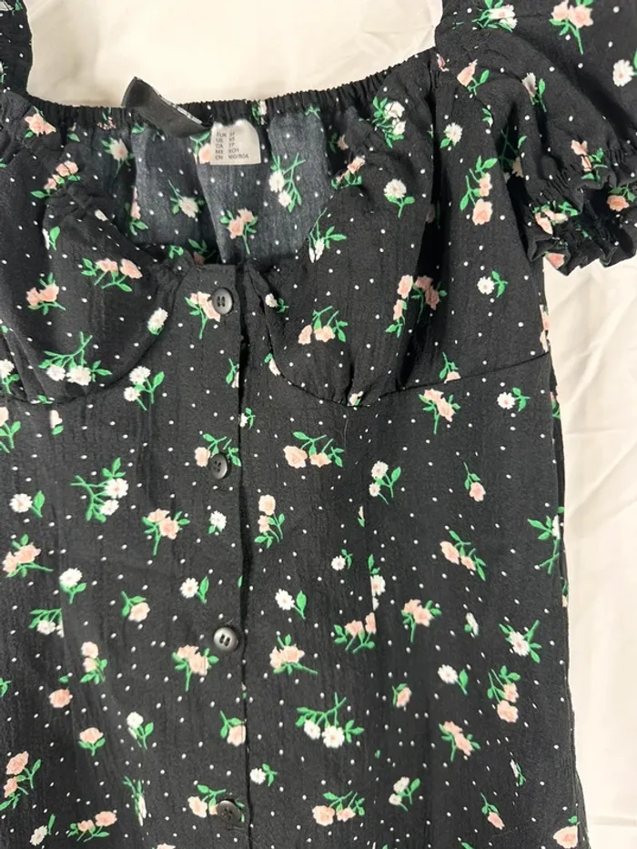 Élégante robe noire à fleurs roses H&M - photo numéro 2