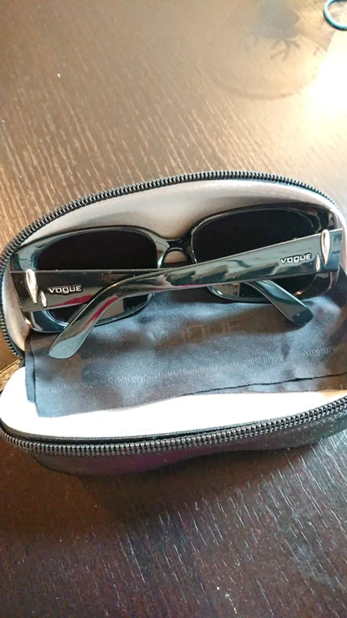 Lunette de soleil - photo numéro 2