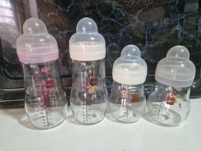 Lot  mixte de biberons Mam en verre - photo numéro 2
