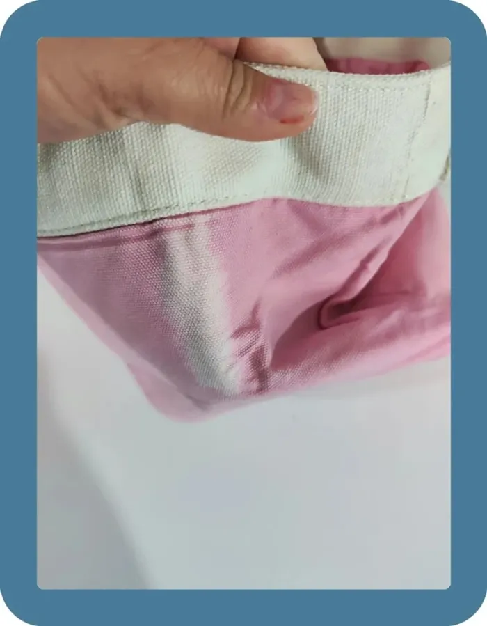 Petit sac à main rose et blanc Gant, bon état mais il y a plusieurs tâches, 18x19cm - photo numéro 3