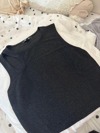 Top noir à paillettes