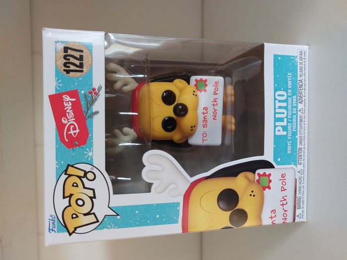 Figurine Funko Pop n°1227 Disney Pluto lettre au Père Noël