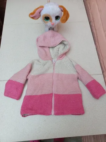 Gilet molletonnne a capuche taille 12mois