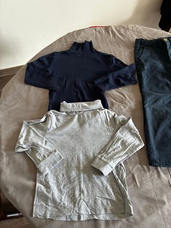 Lot pantalon et sous pulls en 5 ans 