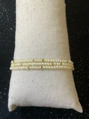 Bracelets beiges dorés