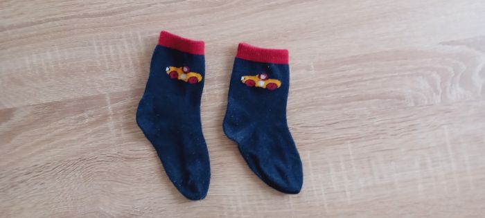 Ensemble 3 pièces bébé garçon Plus Collection, couleur rouge, jaune, blanc et bleu marine, tee-shirt manches longues + pantalon + chaussettes, taille 18 mois - photo numéro 7