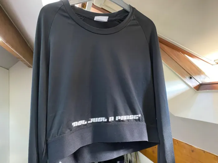 Crop top noir manches longues