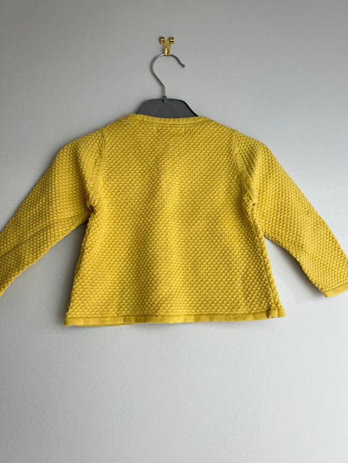 Gilet jaune moutarde bébé Obaïbi en taille 12 mois - photo numéro 2