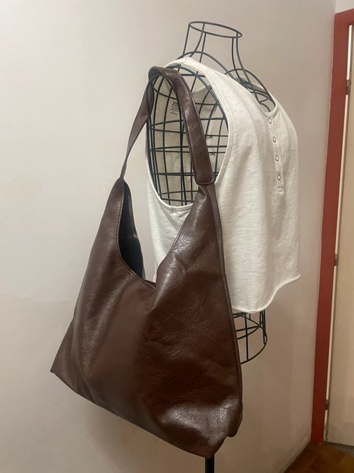 Magnifie sac fourre-tout marron effet brillant - photo numéro 3