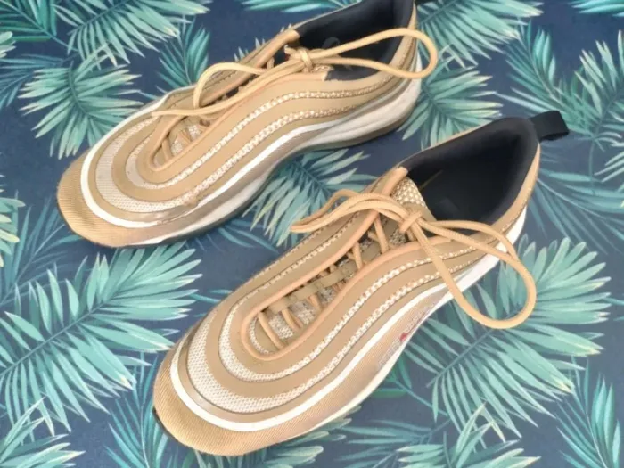Chaussures baskets Nike Air Max doré et blanc pointure 41 - photo numéro 2