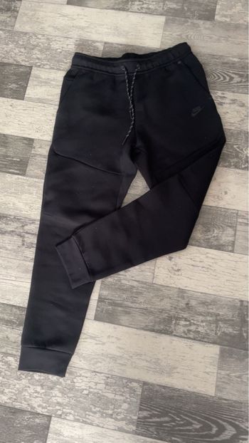 Nike tech noir