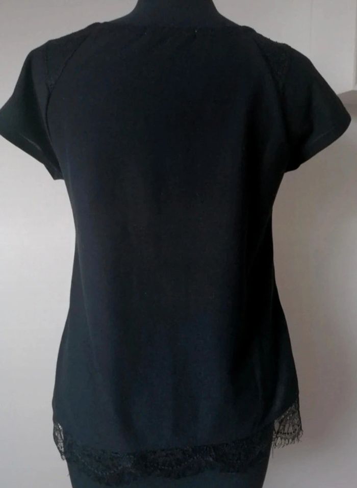 Tee-shirt dentelle aux épaules et en bas Camaïeu S