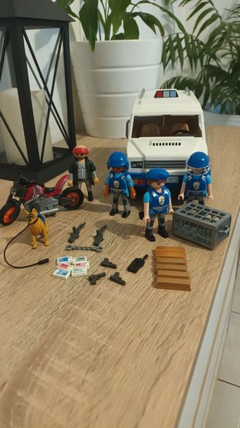 Fourgon blindé de police playmobil