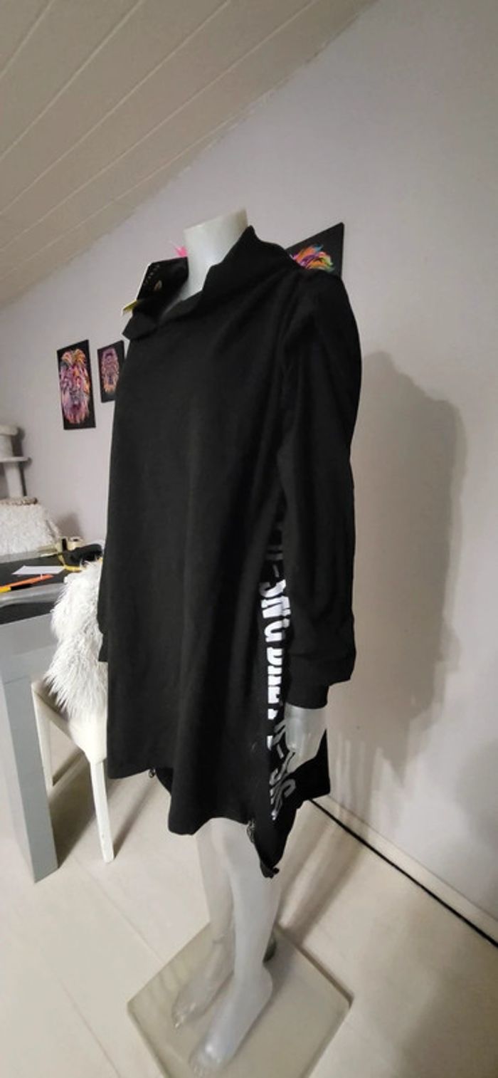 Robe sweat noire avec écritures. Capuche. Zip de chaque côté. Epaulettes. Bukezy. 44/48. Neuve 🥰 - photo numéro 13