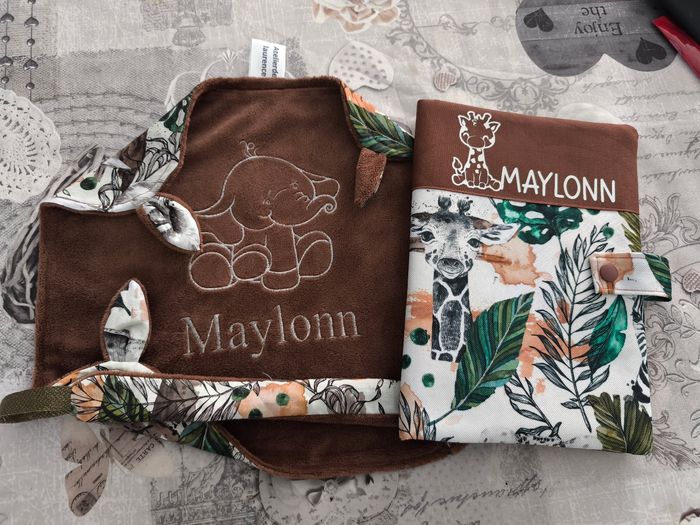 Protège carnet de santé avec doudou assortie
